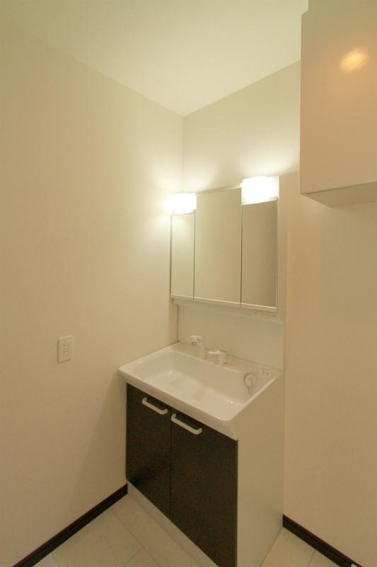 Wash basin, toilet. September 20, 2013 shooting