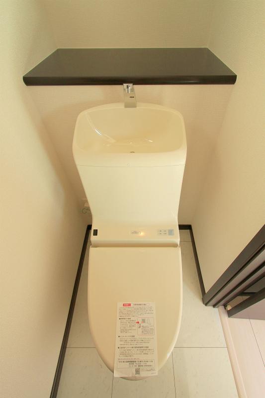 Toilet. September 20, 2013 shooting