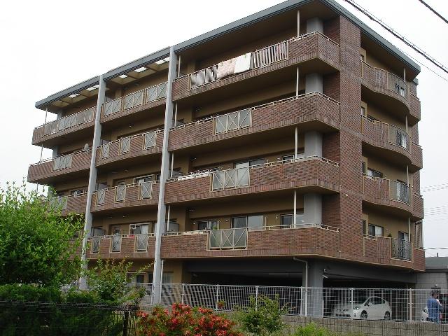 Local appearance photo. small ・ Near junior high school!