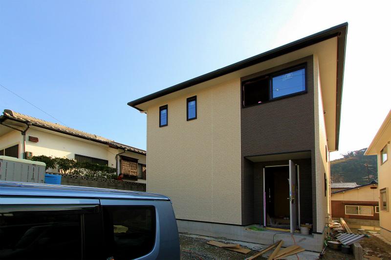 Local photos, including front road. 2013 December 5 shooting