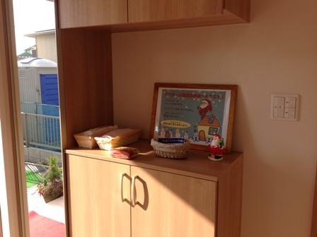 Receipt. With mirror entrance storage and accessories is is put front door storage. 