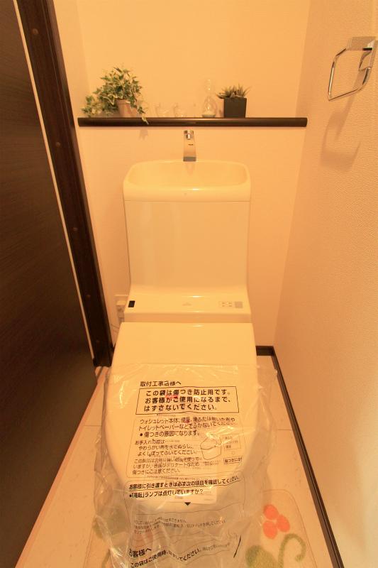 Toilet. September 18, 2013 shooting