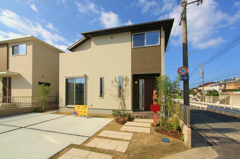 Local photos, including front road. 2013 November 5 shooting No. 2 place