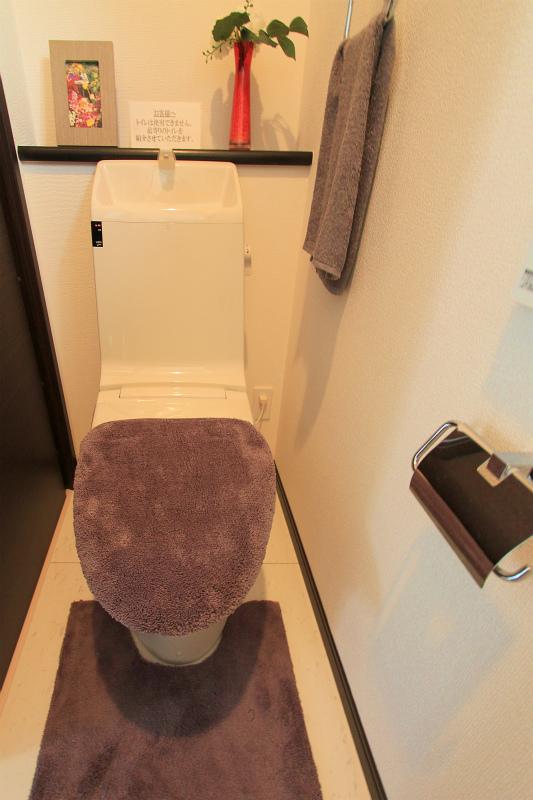 Toilet. 2013 September 2 shooting