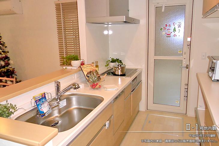 Kitchen.  [II-1] [Introspection Photo] 2013 December shooting  ※ Furniture in the photos ・ Such as furniture are not included in the price. 