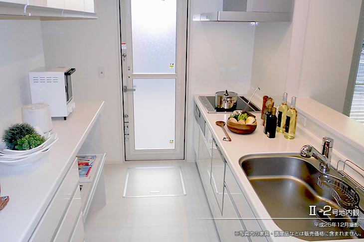 Kitchen.  [II-2] [Introspection Photo] 2013 December shooting  ※ Is such furniture in the photos are not included in the price. 