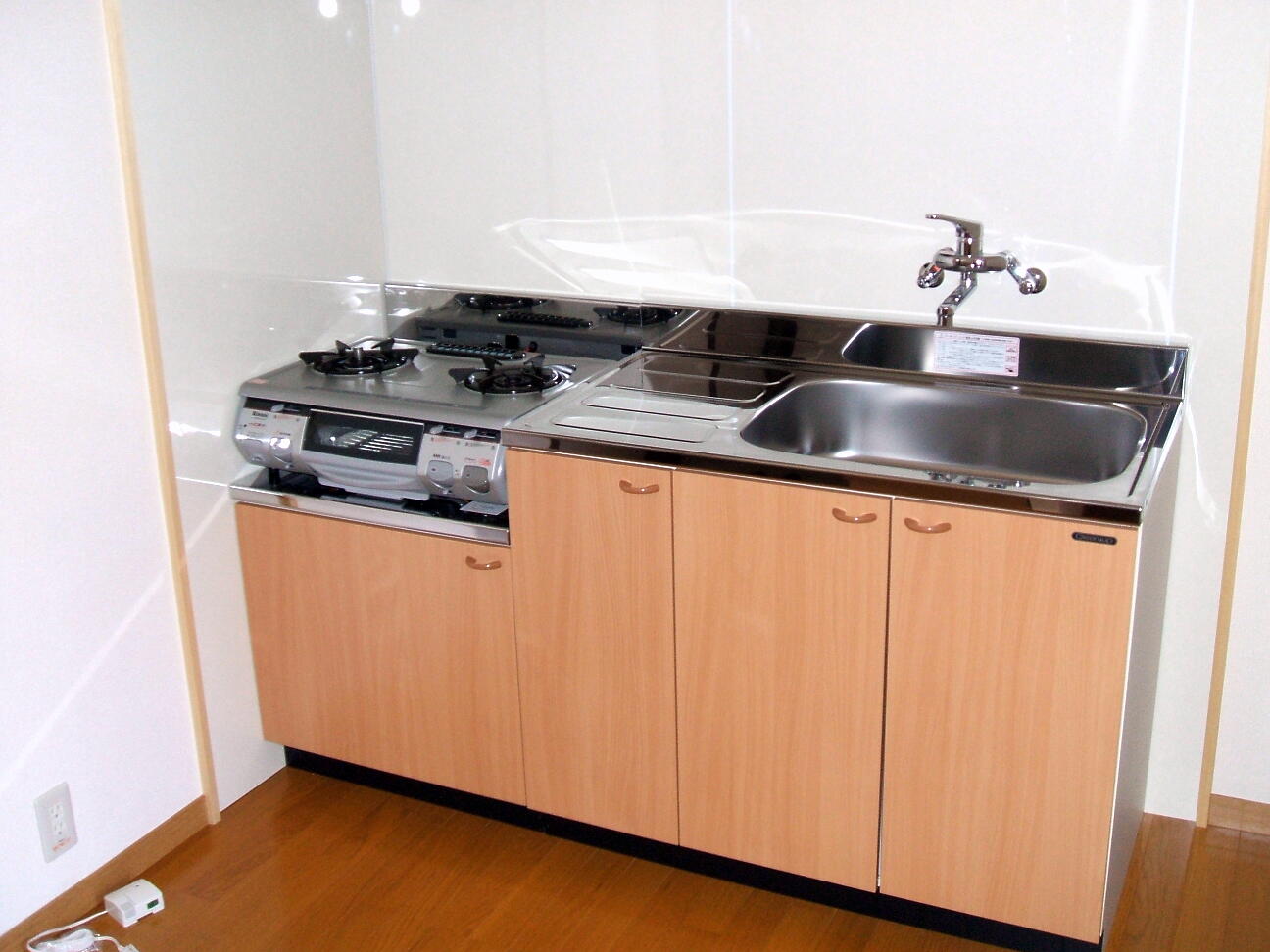 Kitchen. 2-neck with gas stove