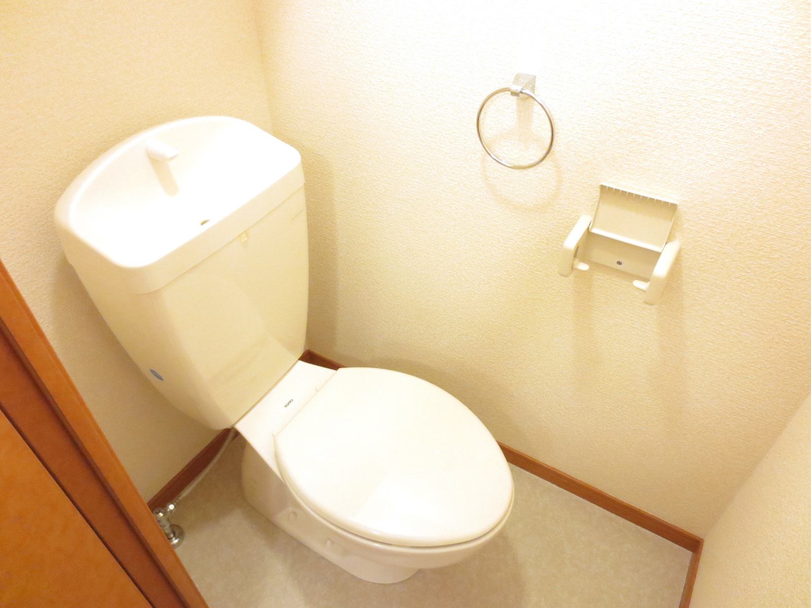 Toilet. Also has a private toilet towel ☆