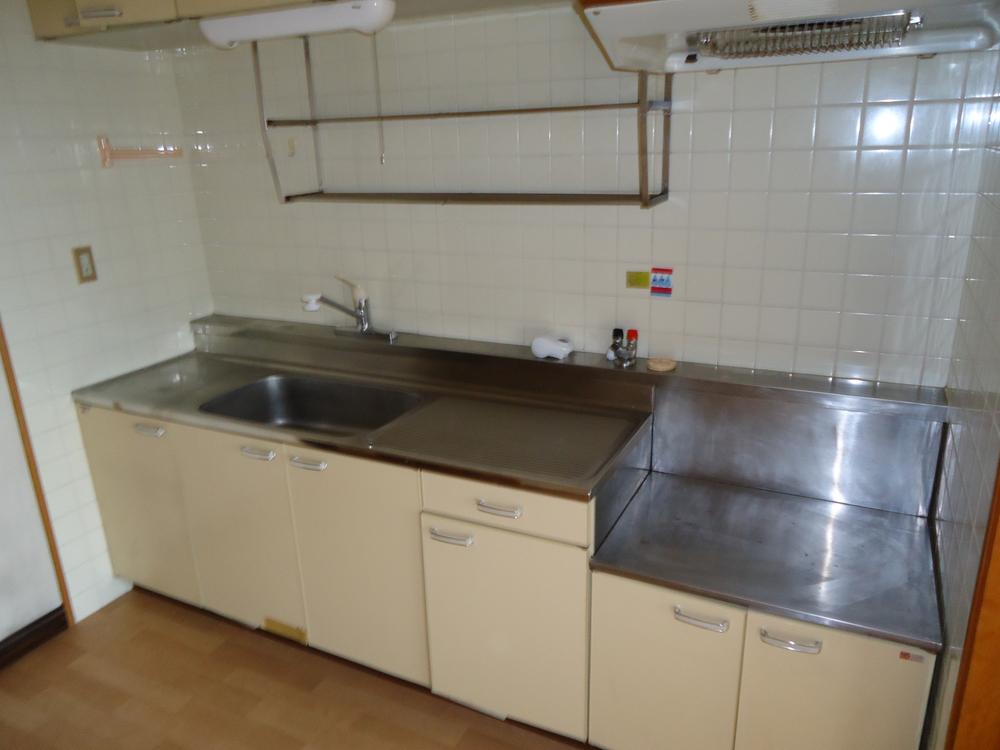 Kitchen. Room (August 2013) Shooting