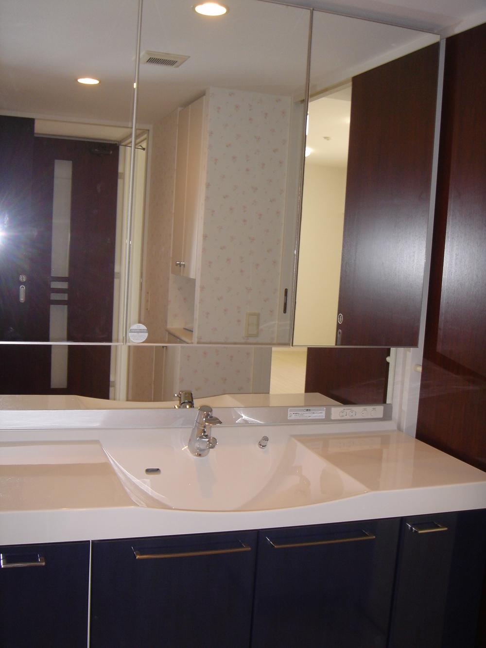 Wash basin, toilet. Indoor (September 2013) Shooting