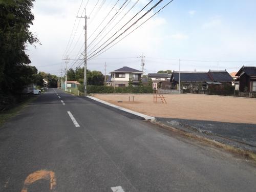 Local photos, including front road. Local (11 May 2013) Shooting