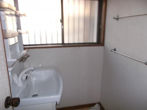 Wash basin, toilet