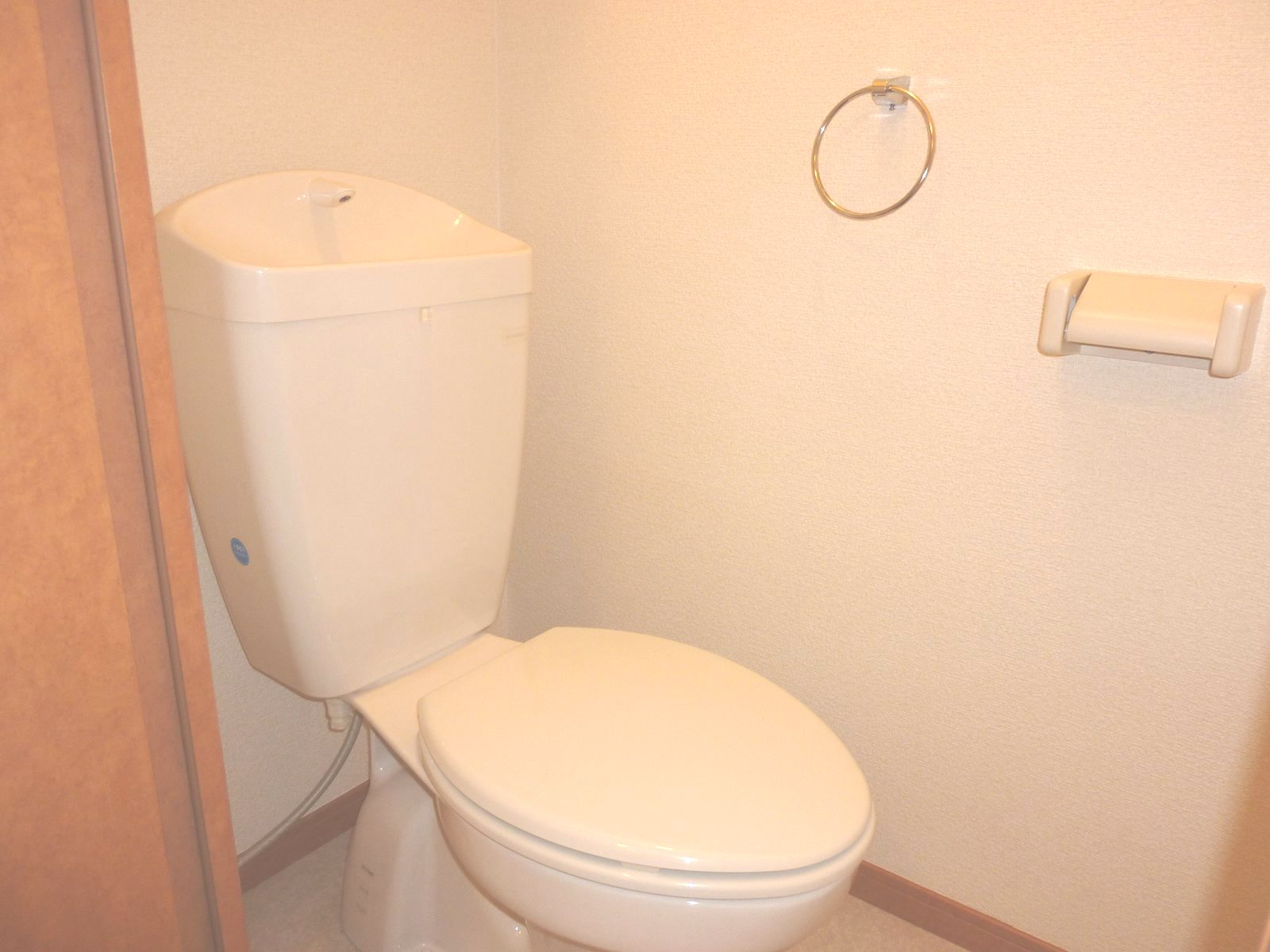 Toilet. Separate toilet. Also have a towel ☆ 