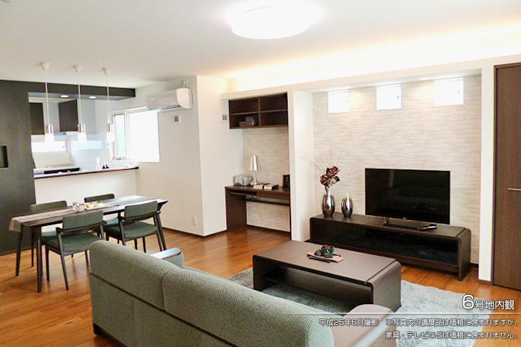 Living.  [No. 6 areas] [Introspection Photo] 2013 July shooting  ※ While photos of the furniture is included in the price, furniture ・ TV are not included, such as. 