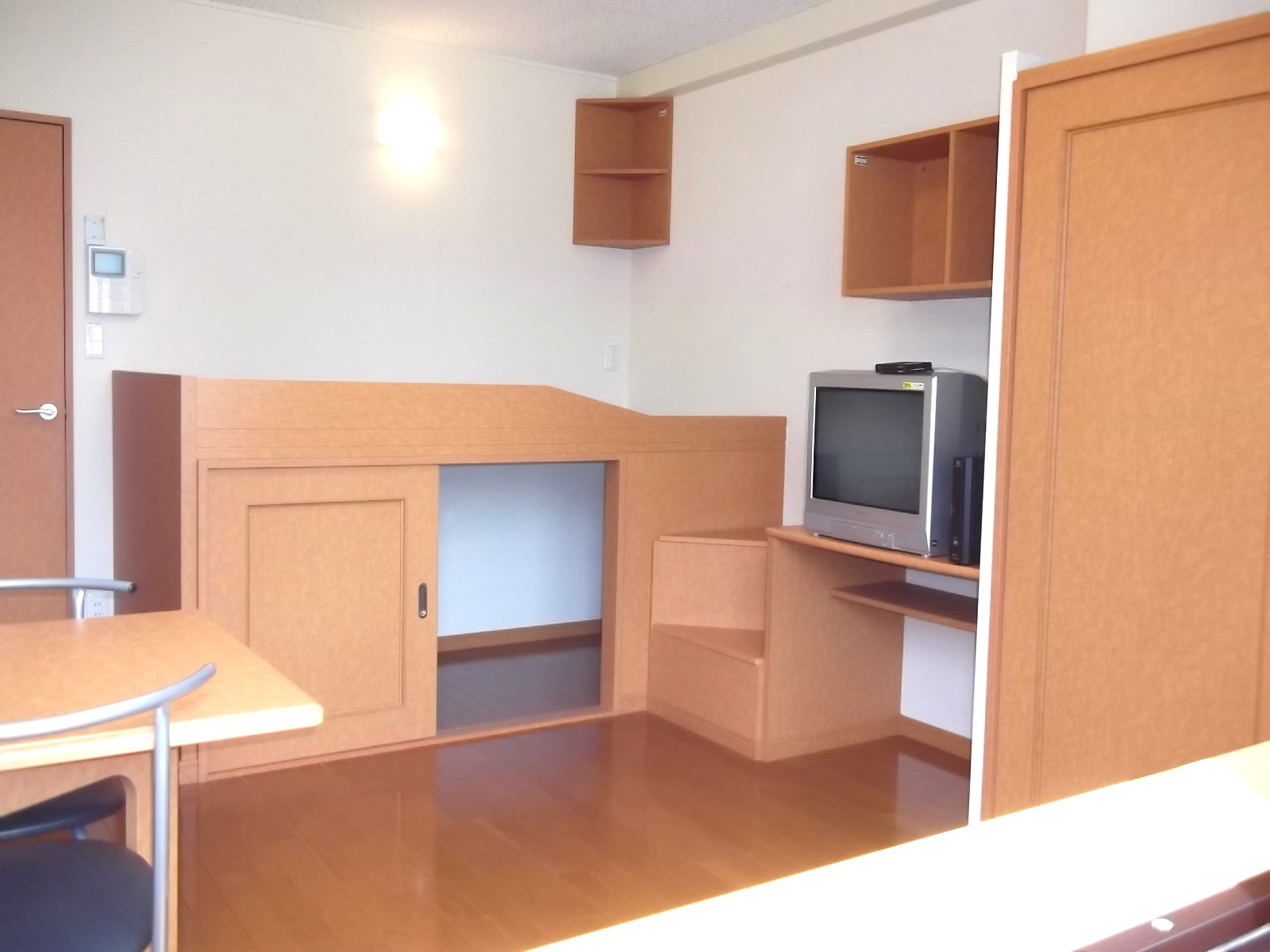 Living and room. Excellent storage capacity because even under the bed and stairs part of compartment! !