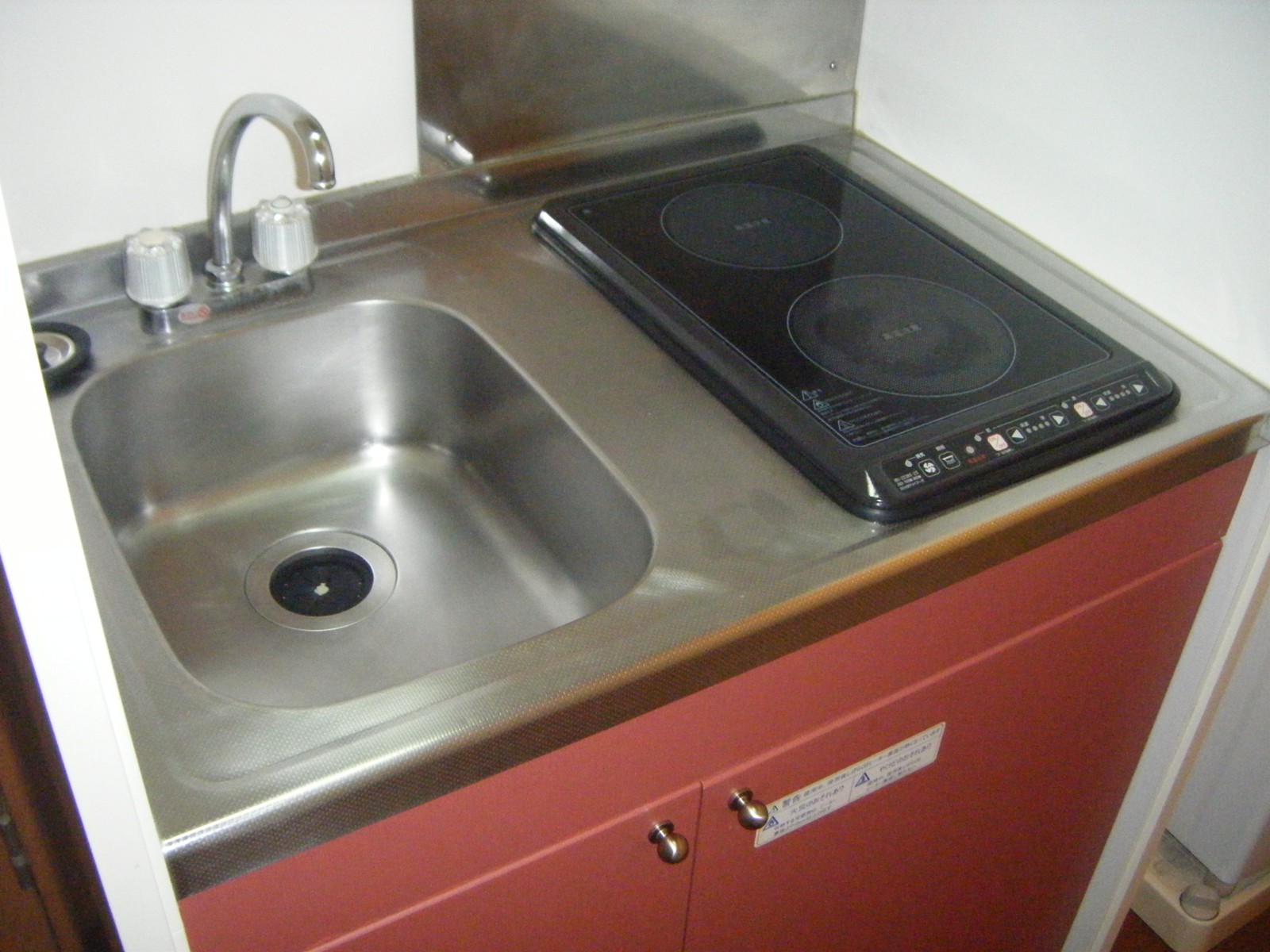 Kitchen. Stove is Rajientohita. 