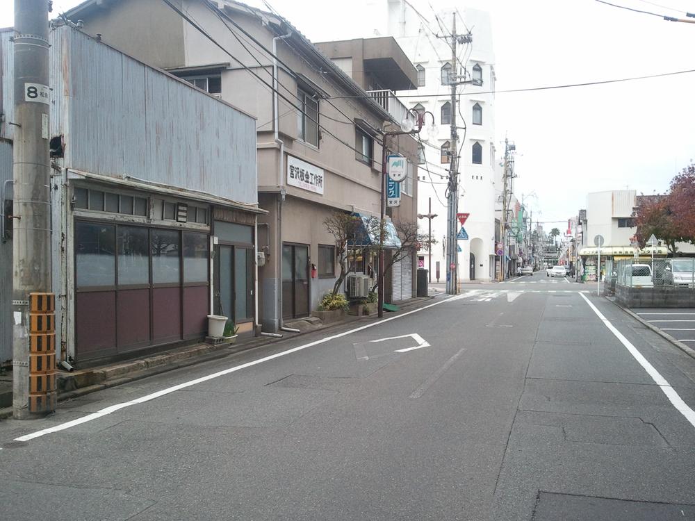 Local photos, including front road. Local (11 May 2013) Shooting