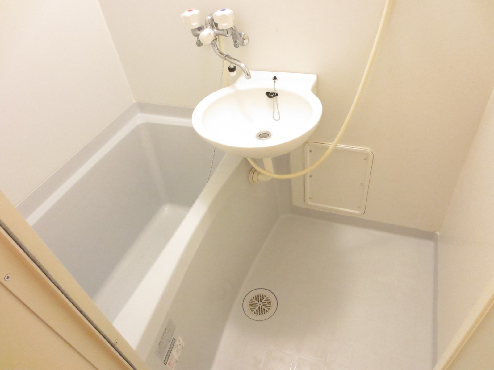 Bath. Washing also safe in the bathroom bathroom dryer in which the white tones