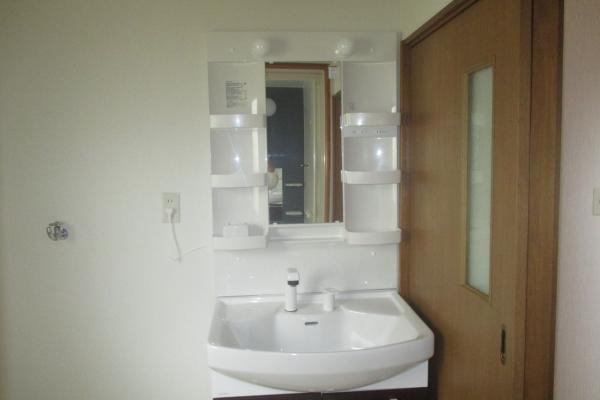 Wash basin, toilet
