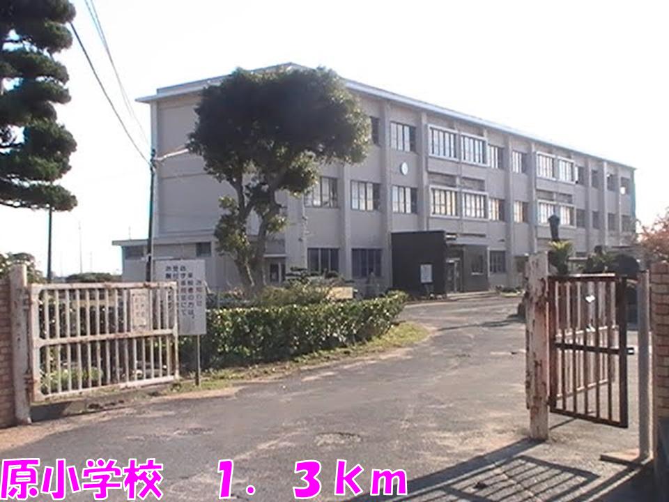 Primary school. 1300m to the original elementary school (elementary school)