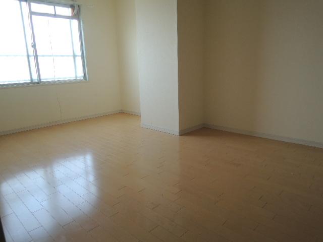 Non-living room. Indoor (07 May 2013) Shooting