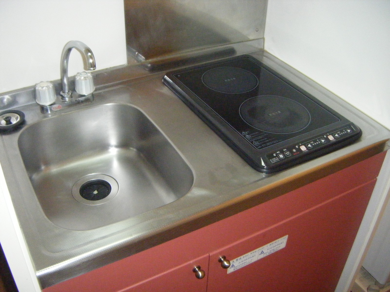Kitchen. Recuperative electric stove is equipped with!