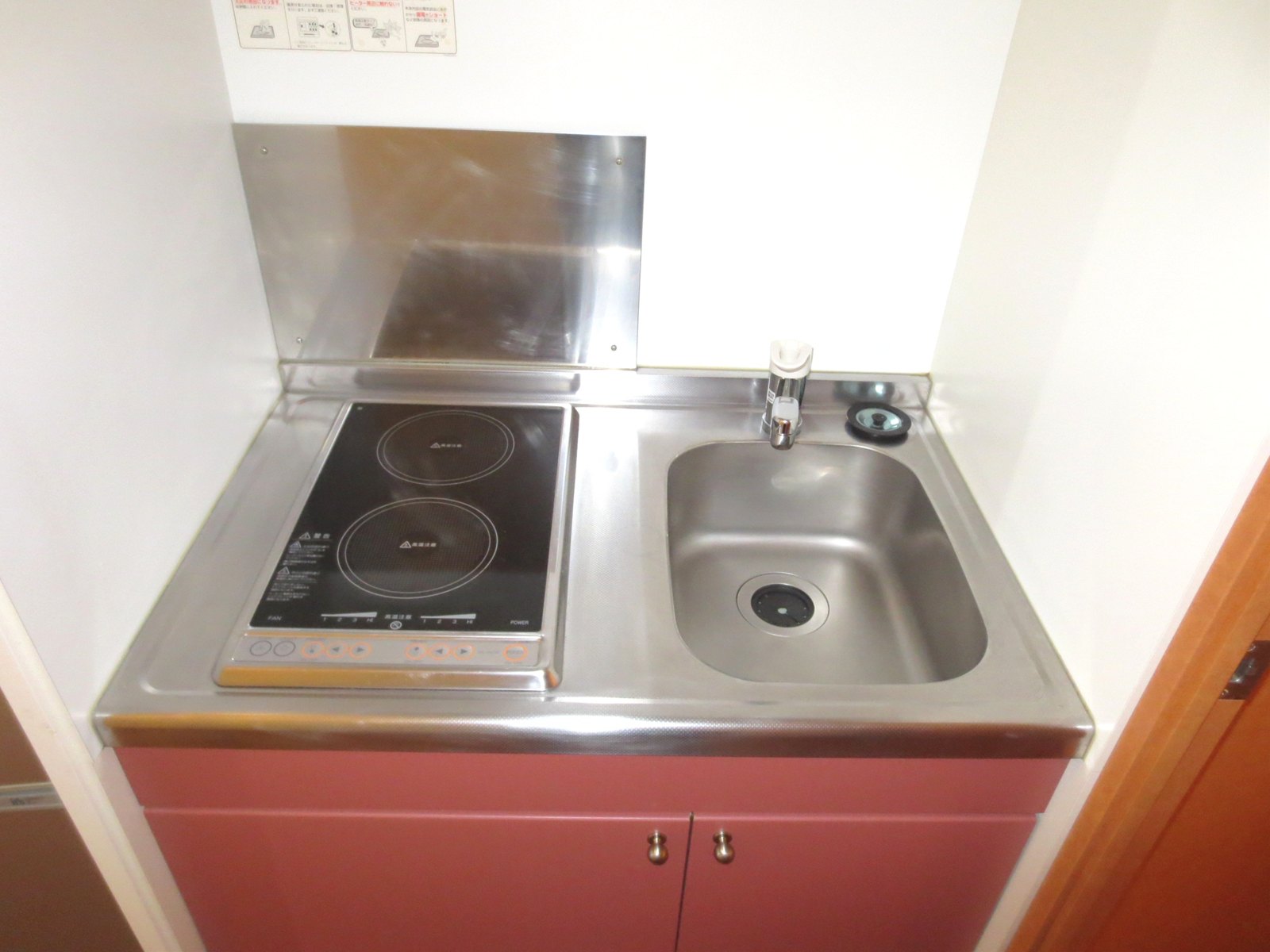 Kitchen. Rajientohita stove has been the installation of a two-necked