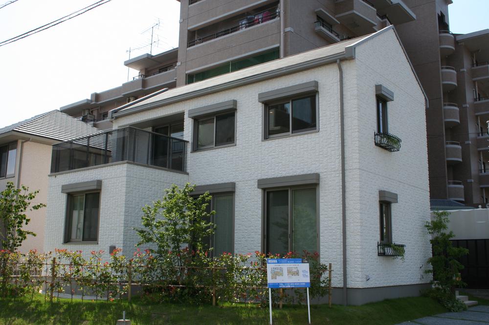 Local appearance photo. Piece white house