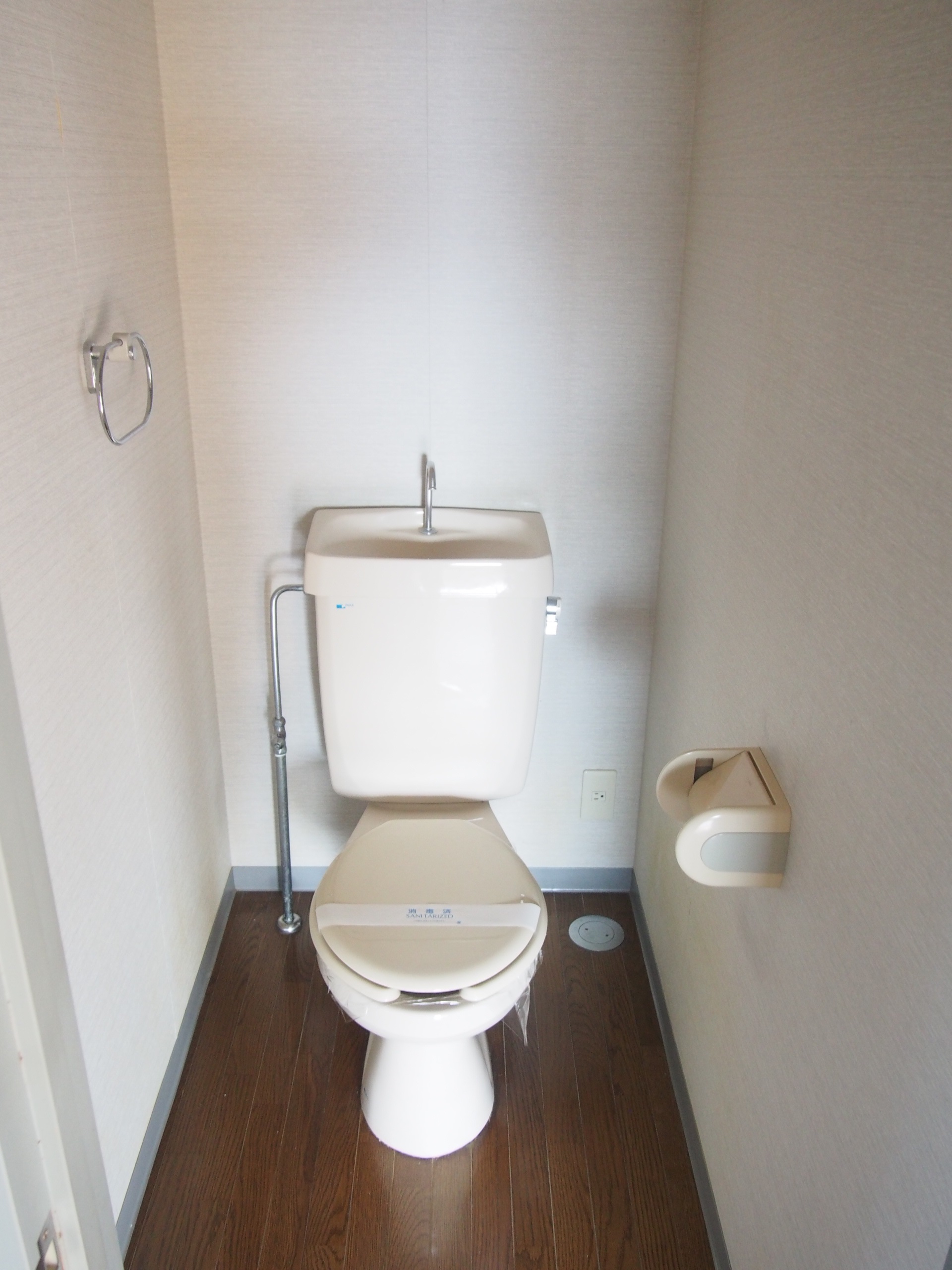 Toilet. Hiroi toilet. It is ideal for thinking.