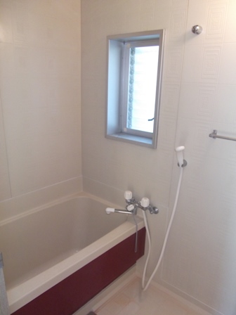 Bath. Moisture measures with a window