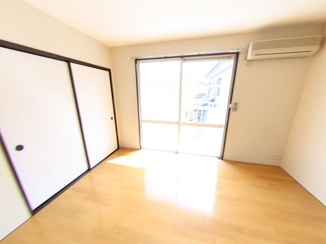 Living and room. Western-style 6 Pledge Flooring