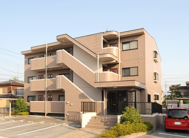 Building appearance. Of the three-story apartment! !