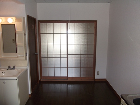 Other room space. Spread of kitchen