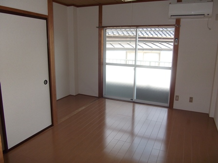 Living and room. Good per sun