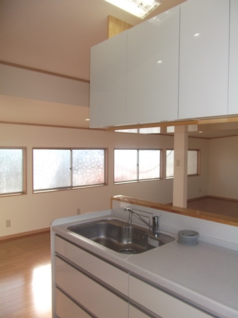 Living and room. Good per sun bright living