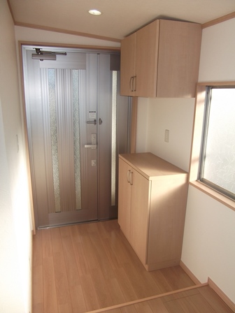 Entrance. With shoe box Clean entrance space