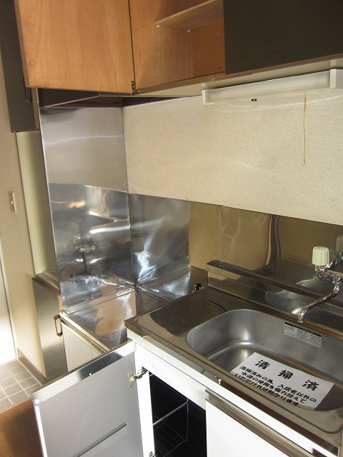 Kitchen. Compact storage is located in the up and down! !