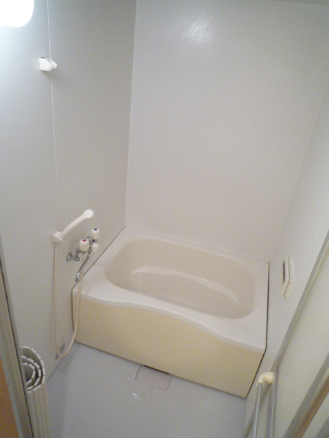 Bath. Reheating with bus