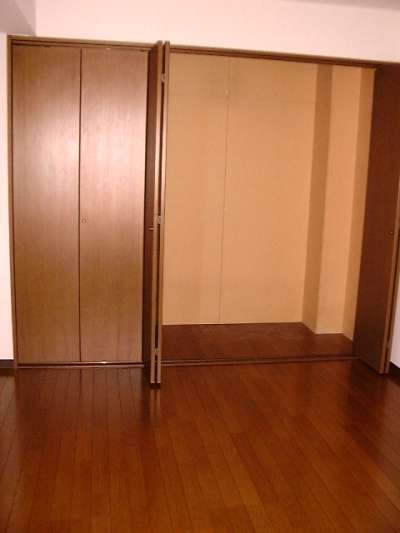 Receipt. Western-style room storage