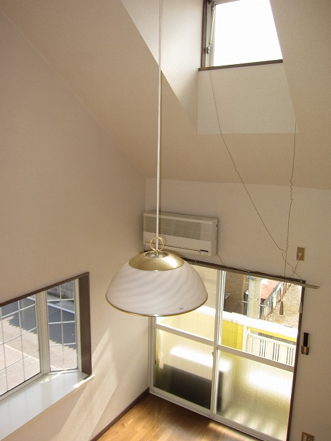 Living and room. Taken from loft! Is high ceiling! !