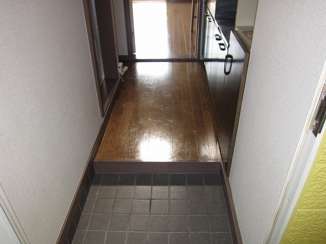 Entrance. Shooting from the front door