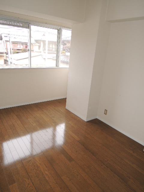 Other room space. Western-style room