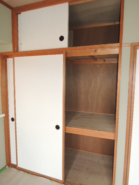 Receipt. Storage of Japanese-style room