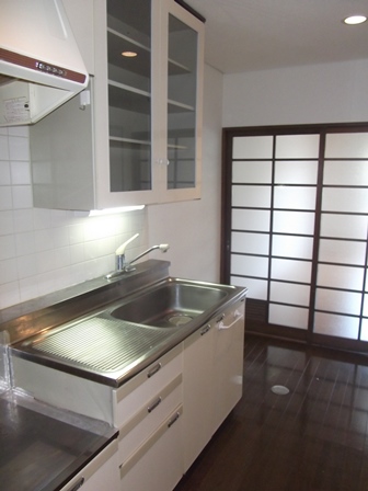 Kitchen. Storage generous amount of system Kitchen