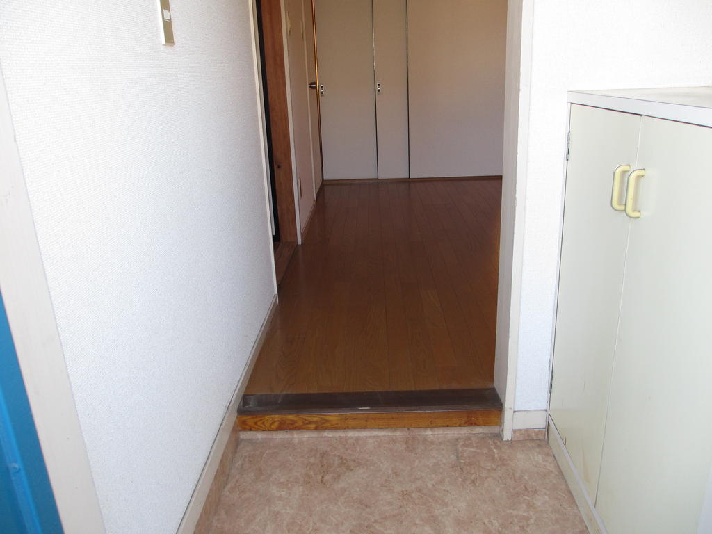 Entrance. Shoe box installation