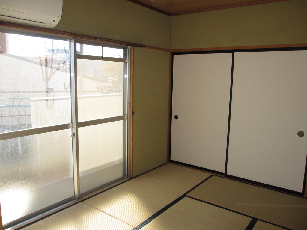 Living and room. Japanese-style room 6 tatami, Closet