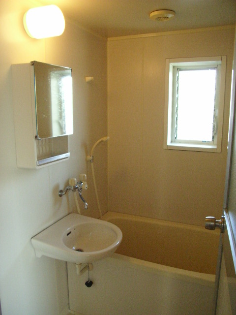 Bath. Bathing (equipped with ventilation window)