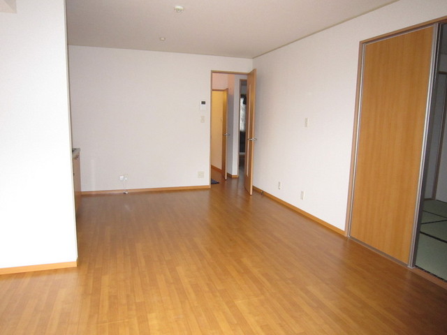 Living and room. 12 Pledge a spacious living