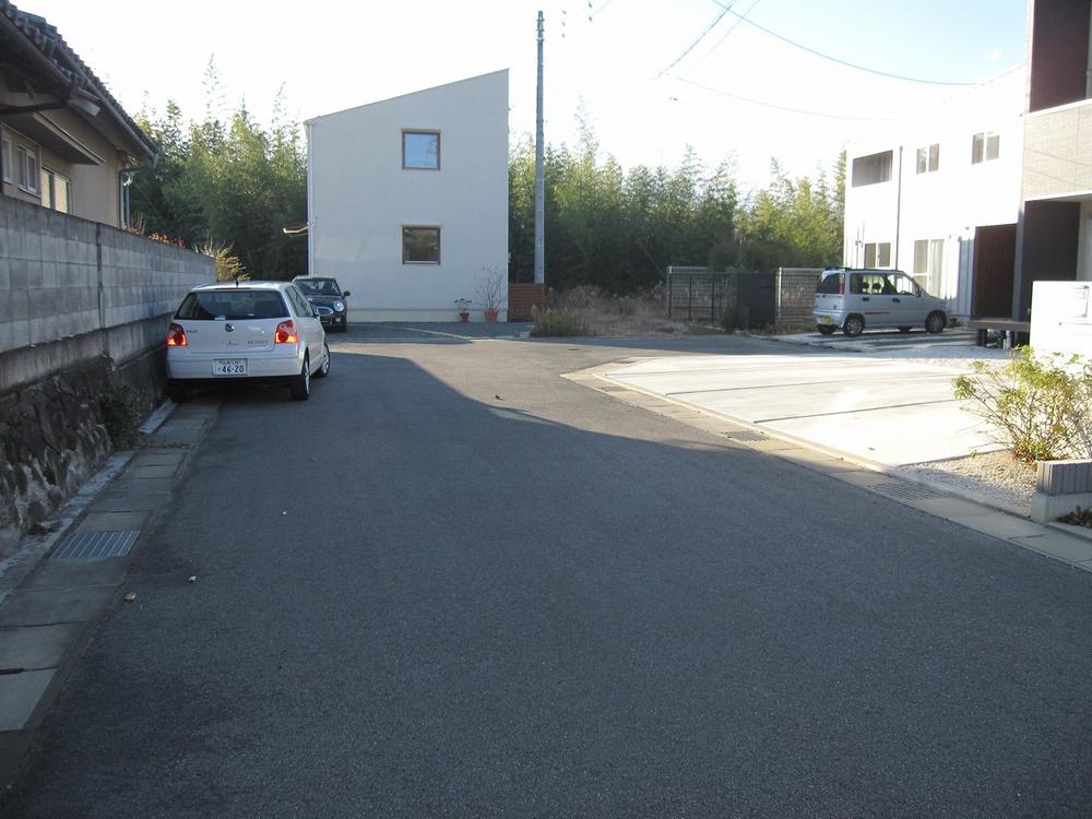 Local photos, including front road. Local (12 May 2013) Shooting