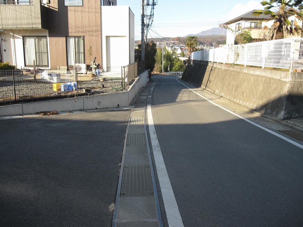 Local photos, including front road. Local (12 May 2013) Shooting